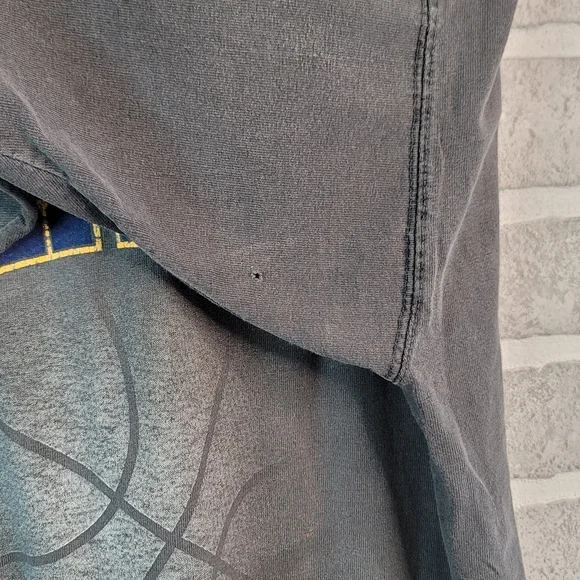 Michigan Wolverines Basketball Vintage 90's Fab 5 Era T-Shirt Men's Cut Tag - Picture 4 of 12